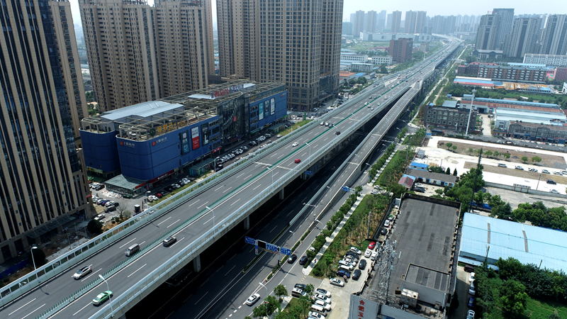 3.阜陽(yáng)北路高架橋全貌-主線橋匝道橋地面道路立體空間層次分明